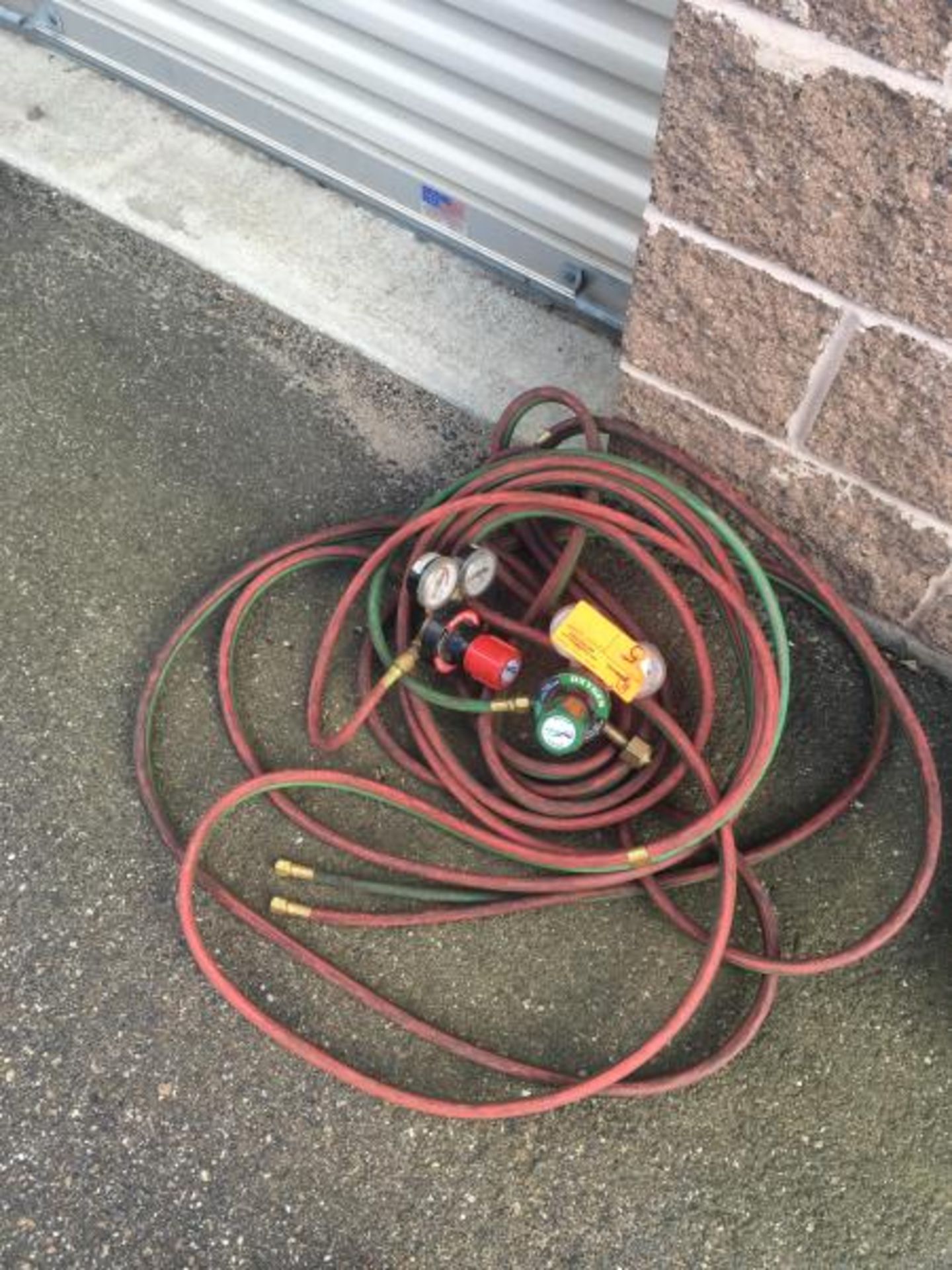 Approx 30Ft of Oxy/Acetylene Hose with Two Gauges - Image 2 of 2