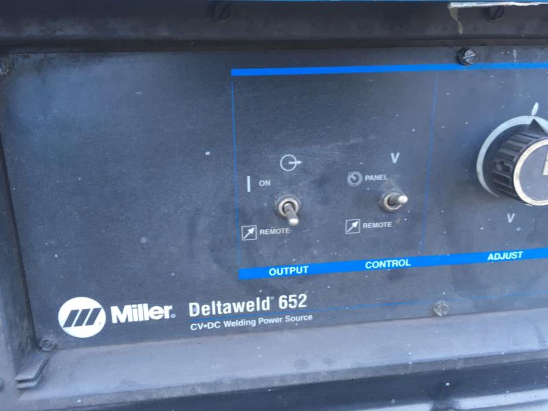 Miller Delta Weld 552 CV-DC S/N:LA333446 - Image 3 of 7