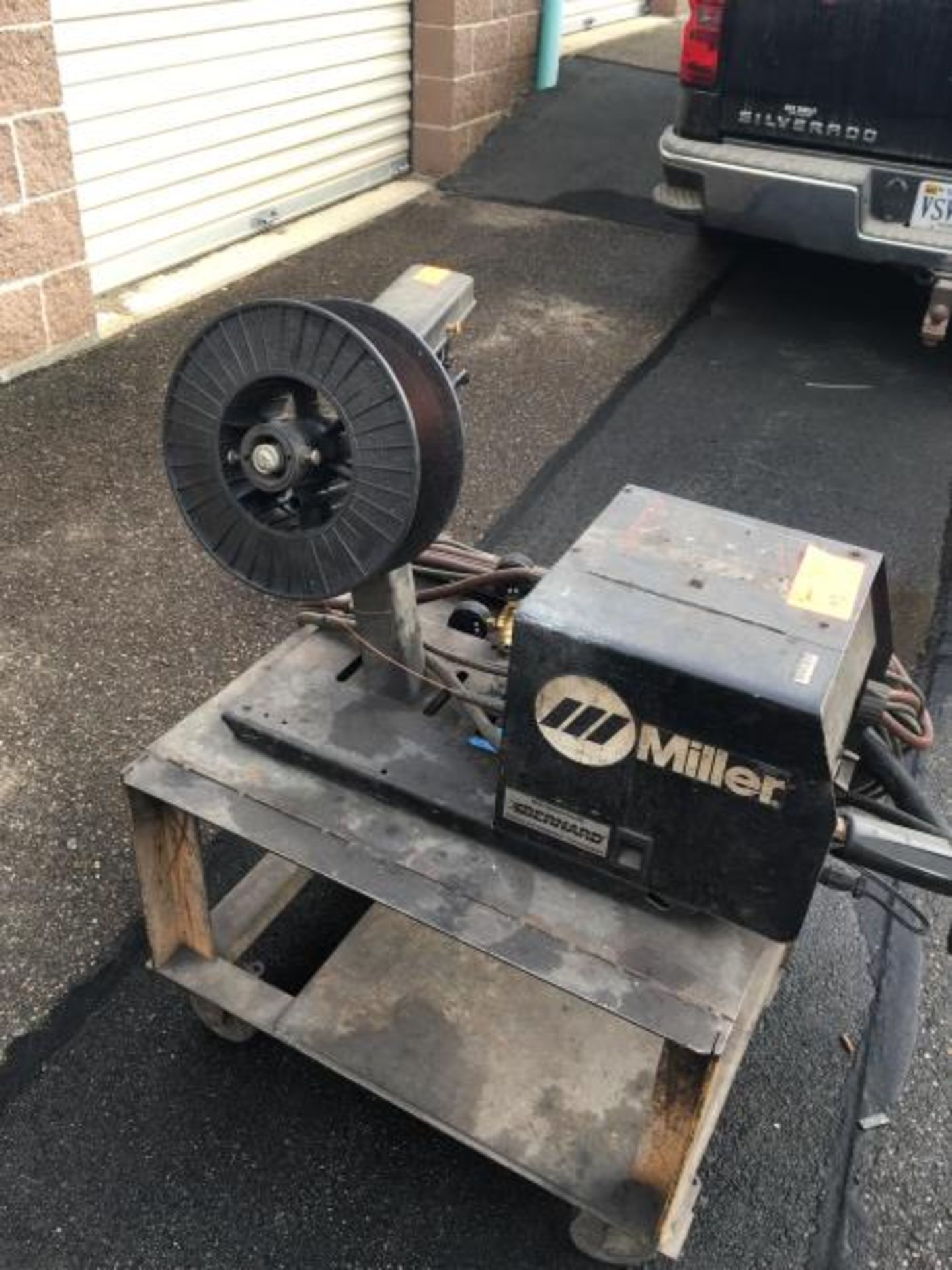 Miller R-115 115V Wire Feeder w Stand, hoses gauges S/N:LH080497W - Bild 4 aus 6