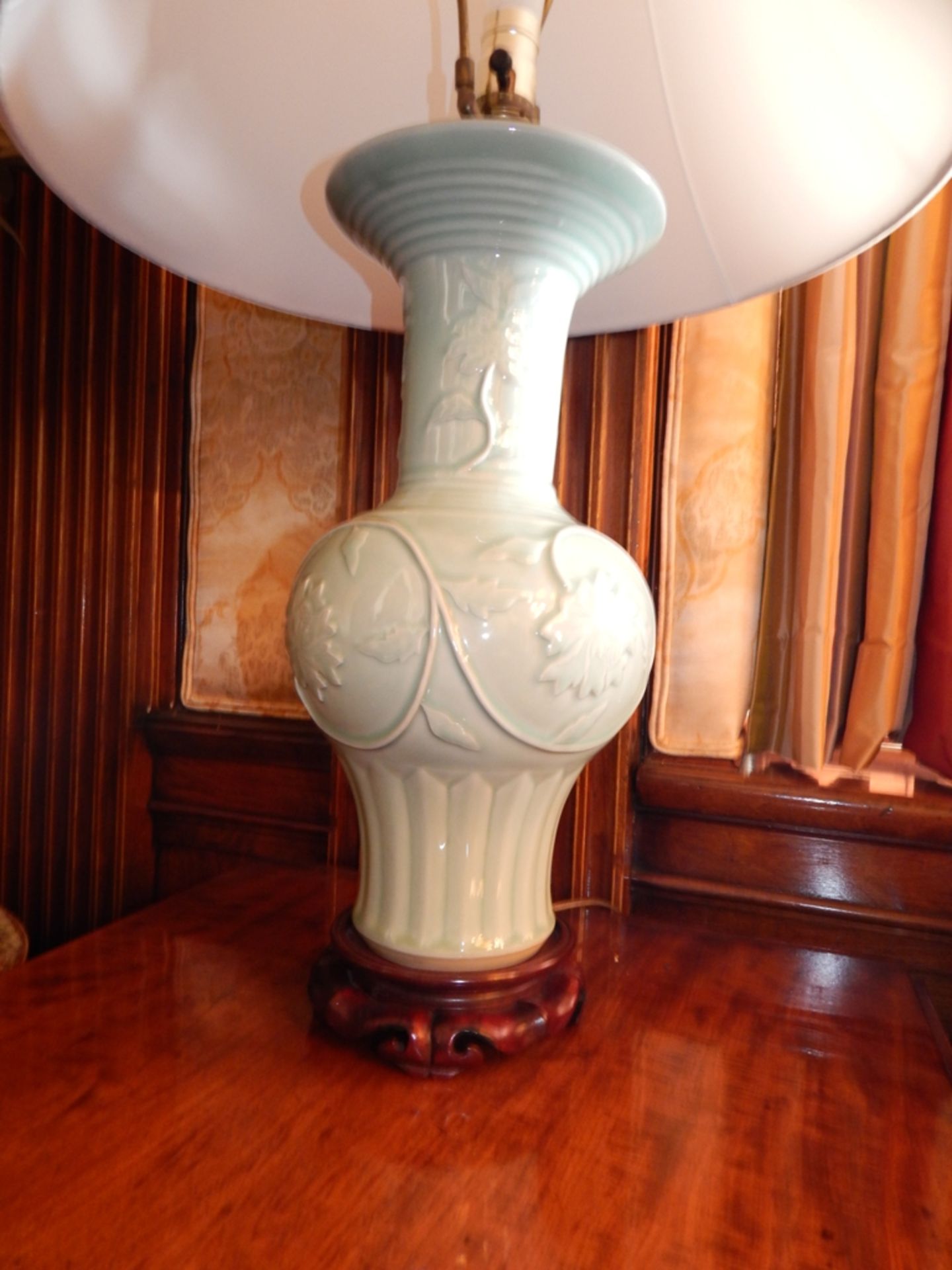 Korean Celadon Pottery Lamp with Rosewood Base - Image 5 of 7