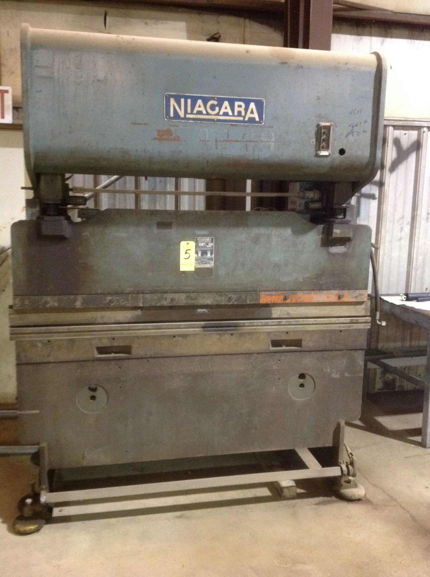 Niagara Model 30-5-6 Power Press Brake, s/n 36929, 30 Ton, 6 Ft. Overall, 5 Ft. 2 In. Between - Image 2 of 4