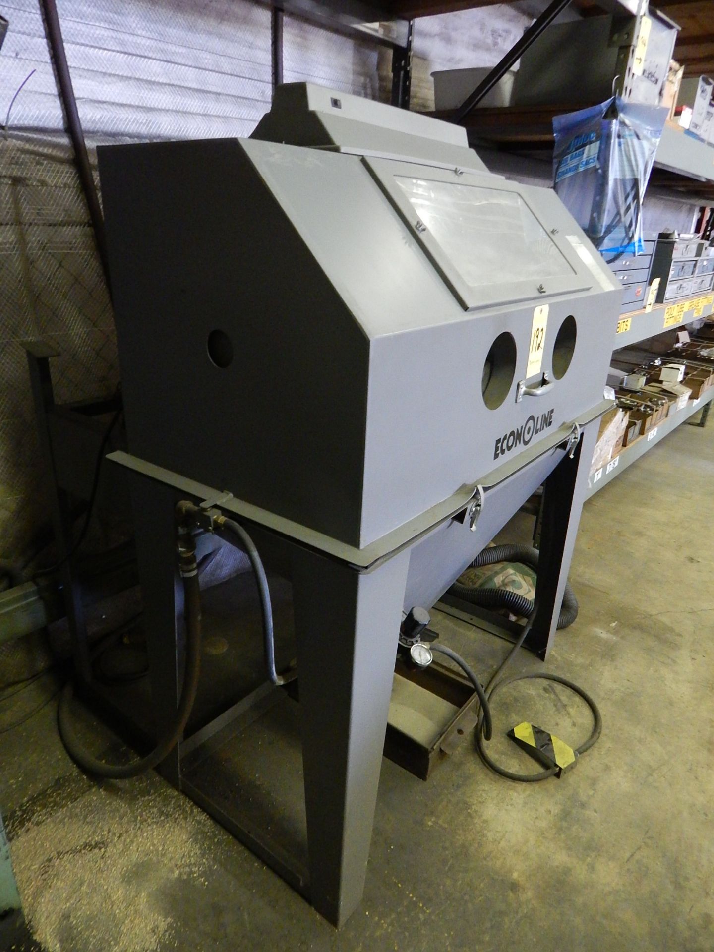 Econoline Dry Blast Cabinet with Reclaimer - Image 4 of 4