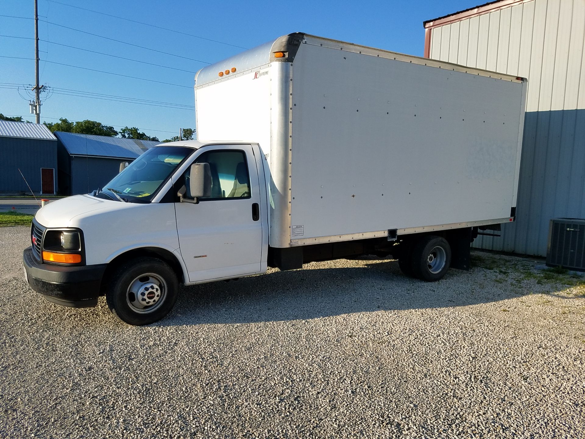 2006 GMC Savanna G3500 6.6 Liter Duramax Diesel, 16 ft. Box Truck, Auto, Air Conditioning,