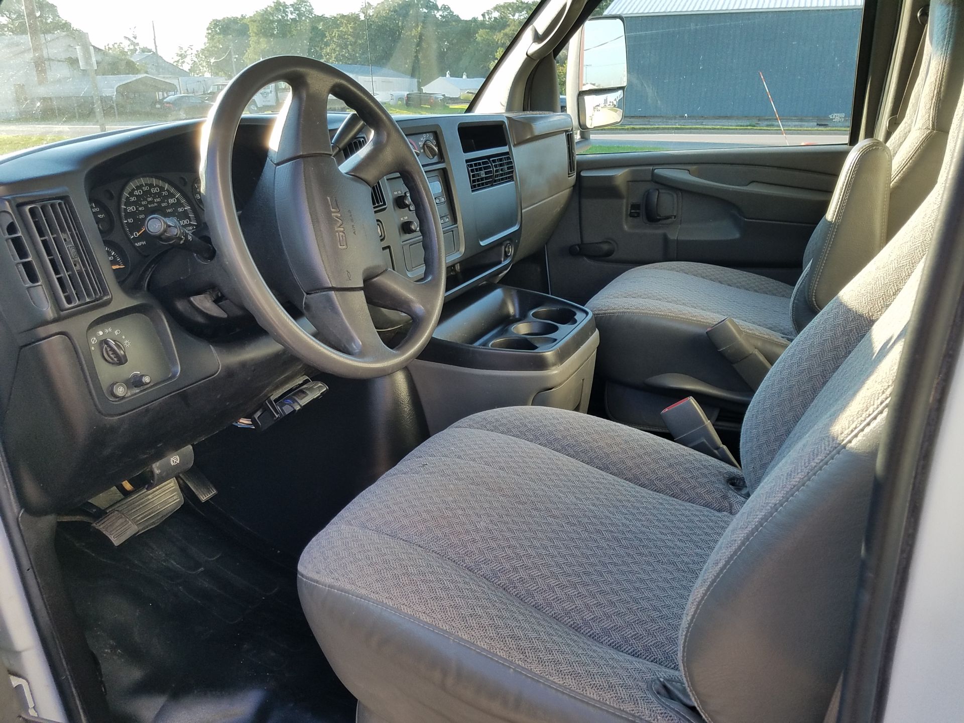 2006 GMC Savanna G3500 6.6 Liter Duramax Diesel, 16 ft. Box Truck, Auto, Air Conditioning, - Image 17 of 21