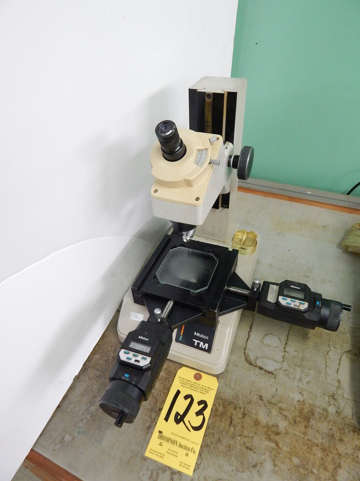 Mitutoyo Model 176-808A Toolmaker's Microscope, s/n 800124