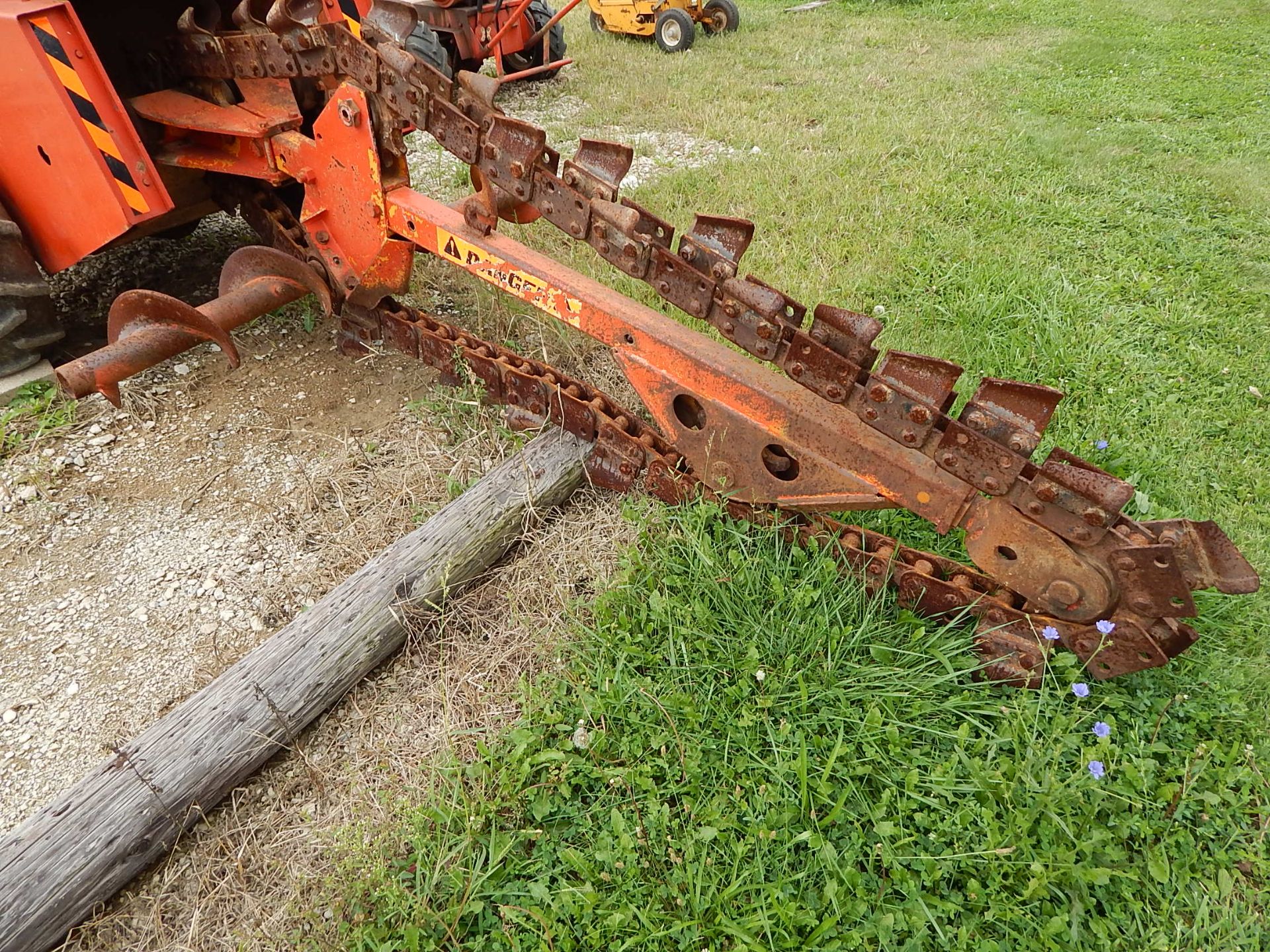 Ditch Witch R65 4 x 4 Trencher w/ 7 ft Depth, 308 Hours, Backhoe Attachment w/ 18 in Bucket, 6 ft - Image 3 of 13