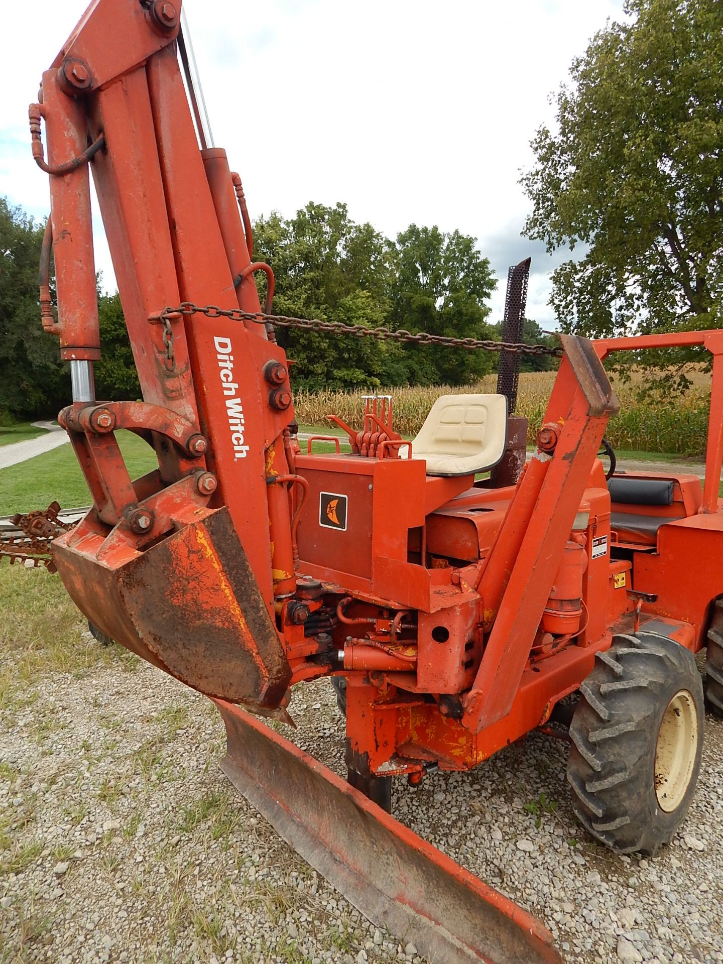 Ditch Witch R65 4 x 4 Trencher w/ 7 ft Depth, 308 Hours, Backhoe Attachment w/ 18 in Bucket, 6 ft - Image 7 of 13
