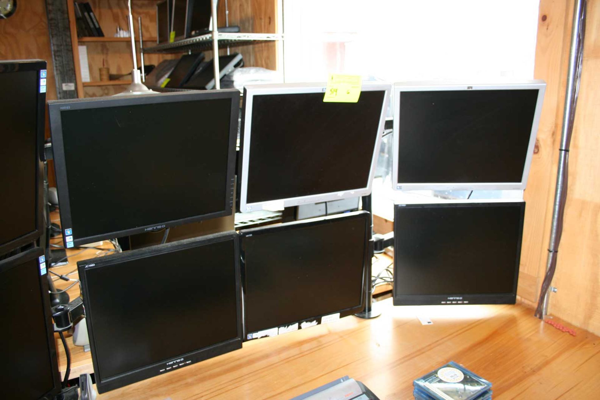 (6) 19" Monitors w/ 4-monitor display