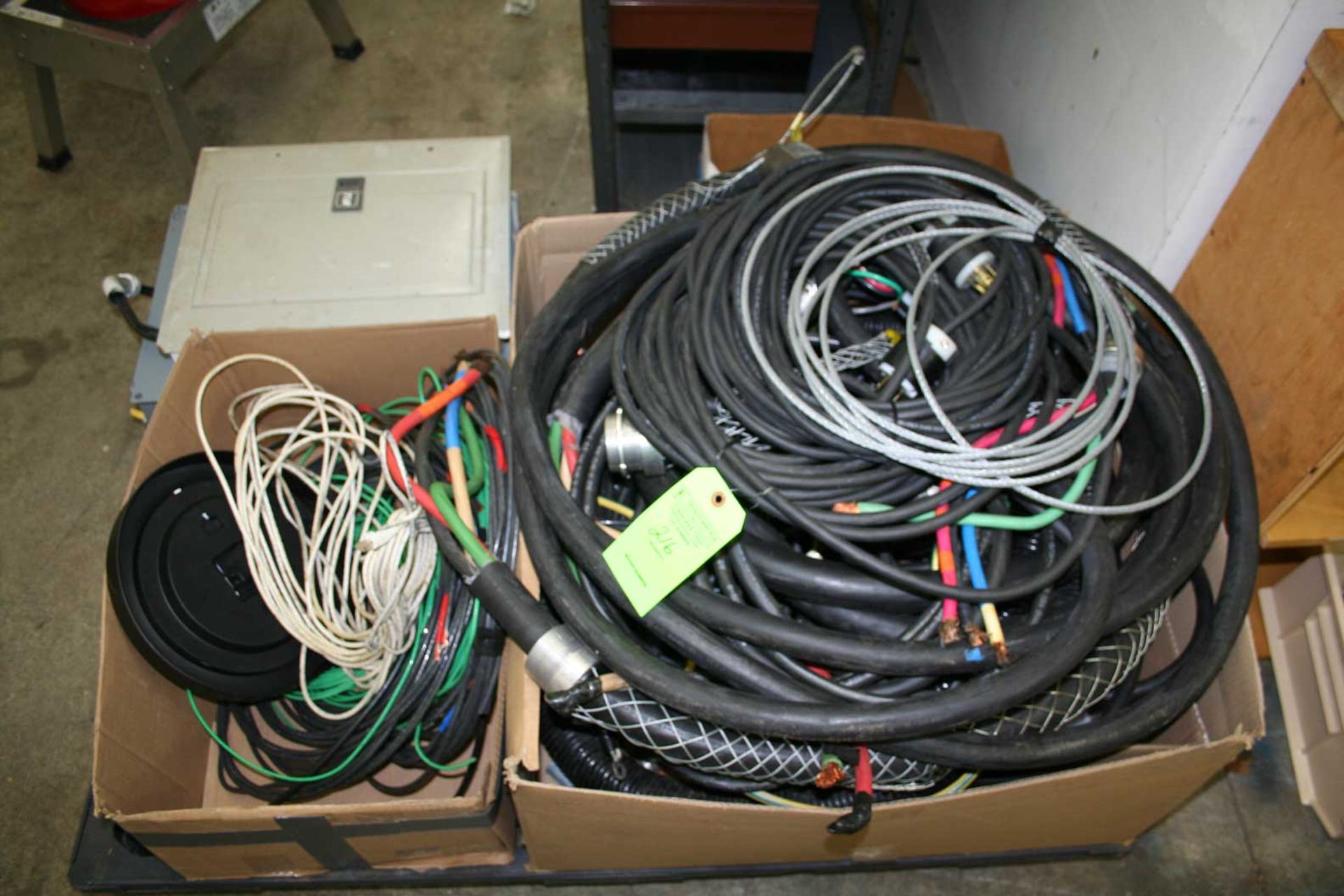 Lot: Assorted Electrical Cable & Fixtures