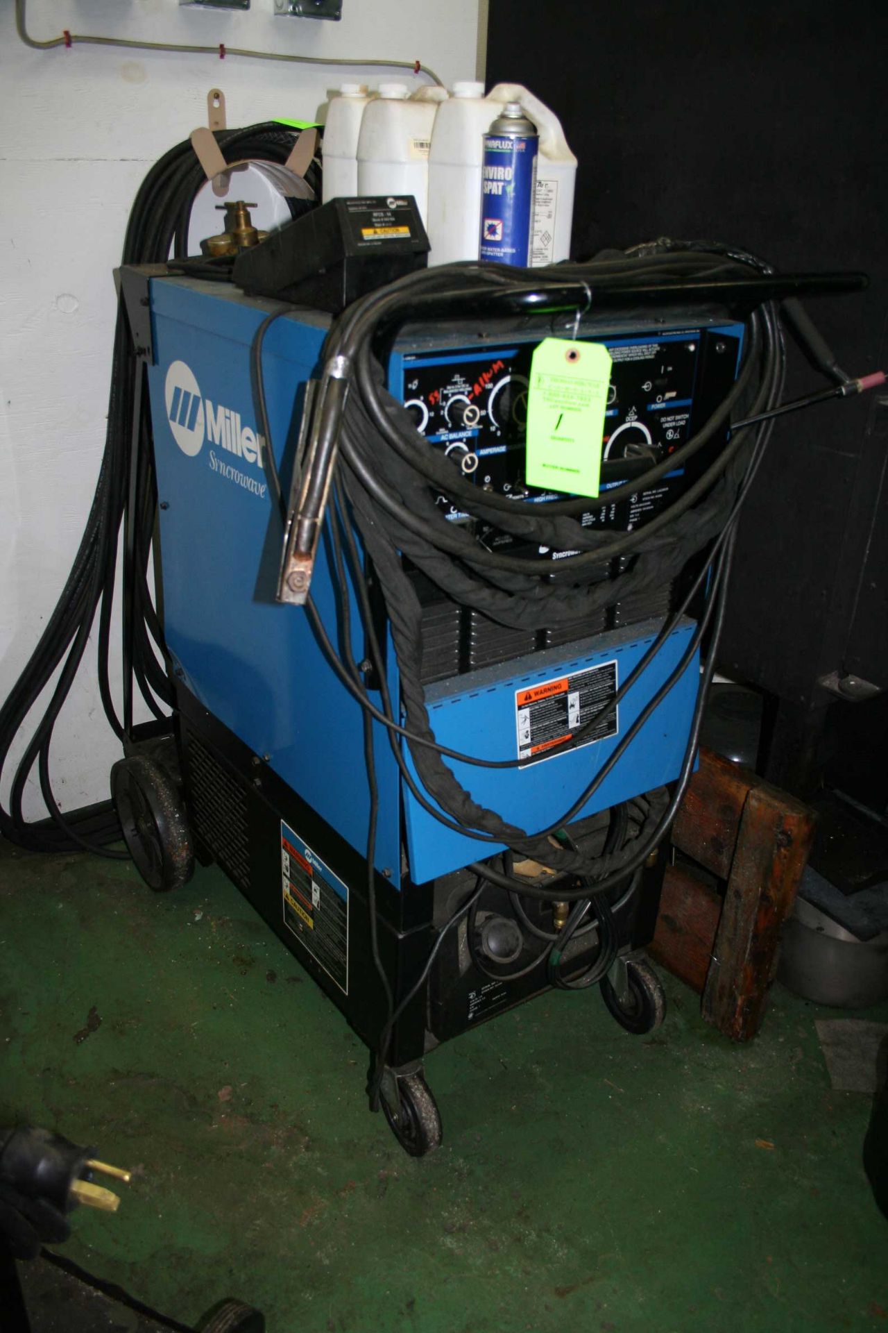 Miller Syncro Wave 250 AC/DC Welder w/ TIG torch & foot pedal; 1ph