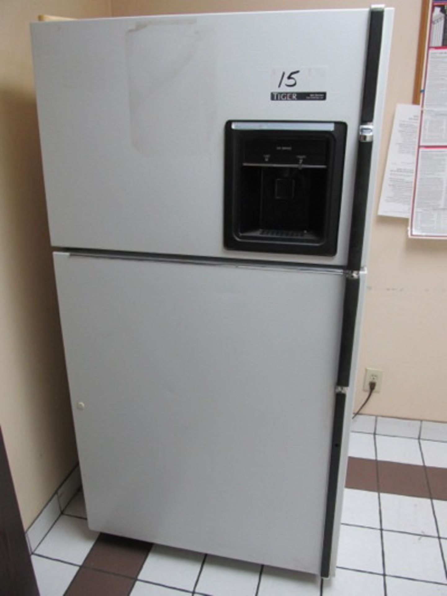 Kenmore Refrigerator w/ Freezer, Ice And Water Dispenser, M/N 363.9715794 - Asset Location: Sun