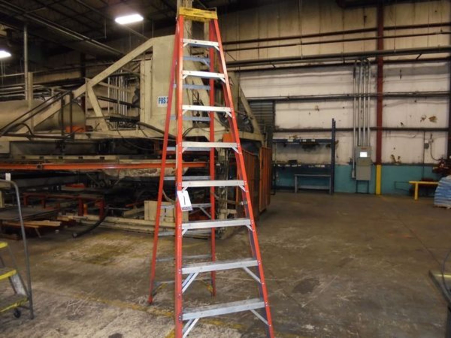 Werner 10ft. Fiberglass Step Ladder - Site Location: Bluffton, IN