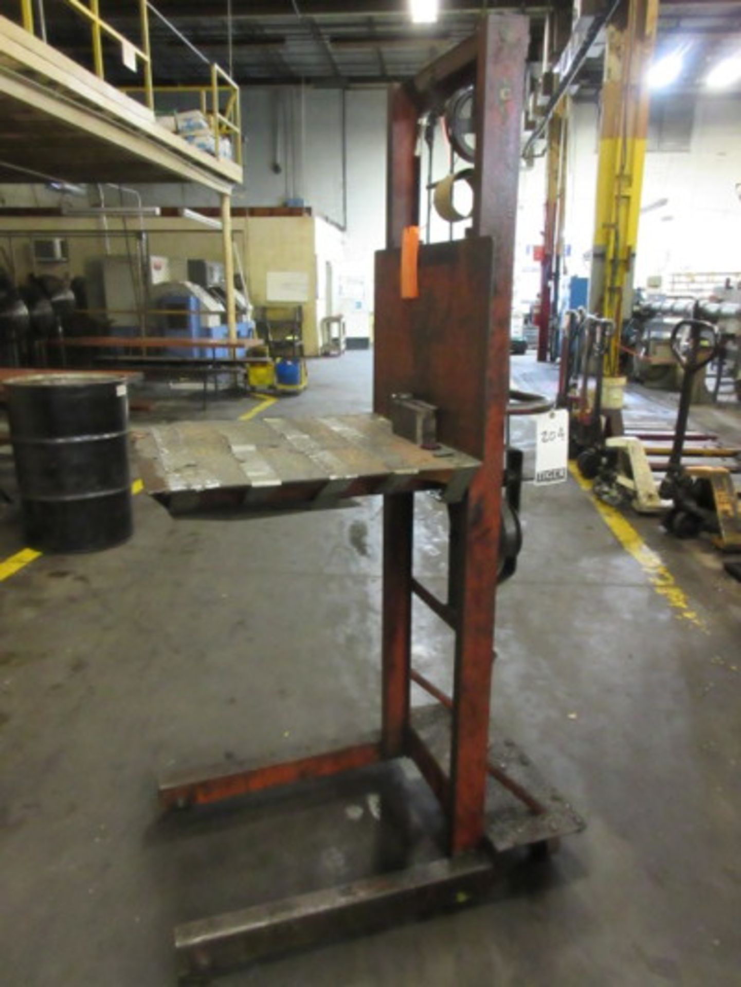 Work Winch Table, Max Capacity 750lbs, Unknown Manufacturer, Missing Crank Handle - Lot Location: