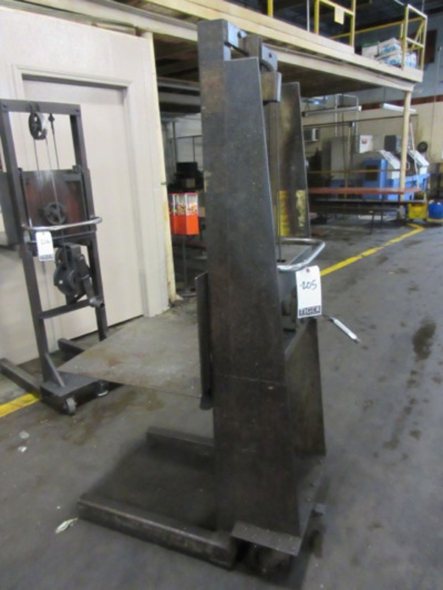 K-1550 Work Winch Table, Max Capacity 750lbs - Lot Location: Front Shop - Site Location: Sparta, TN