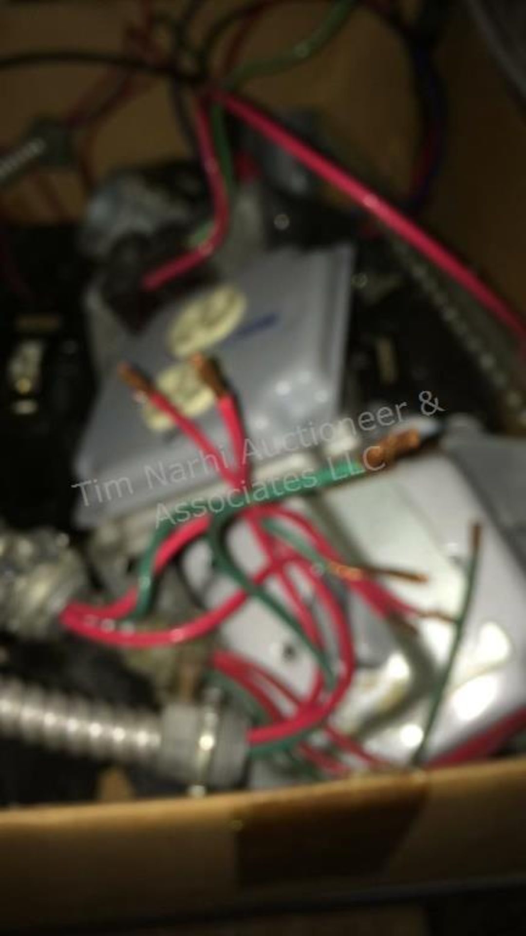 B: contents of shelves - electrical supplies - Image 22 of 26