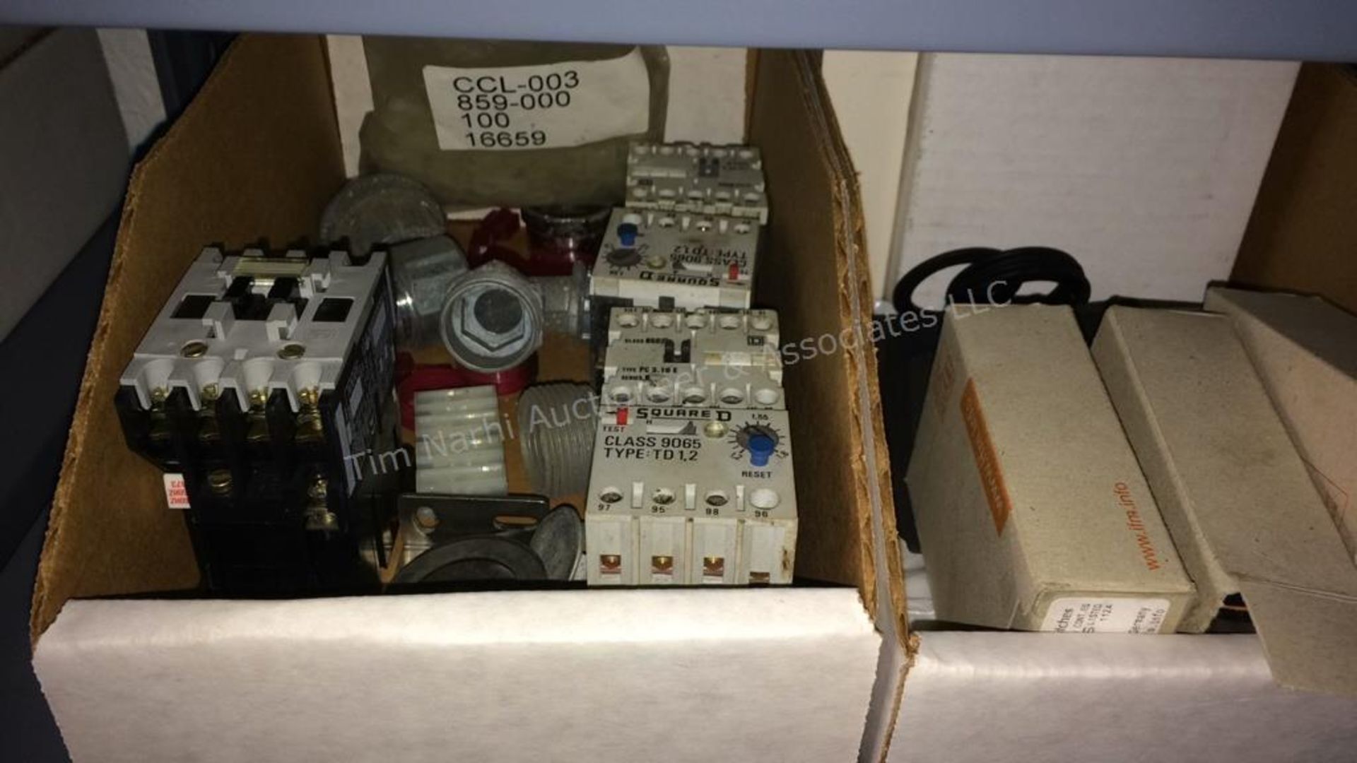 B: contents of two shelving units - electrical sup - Image 13 of 21