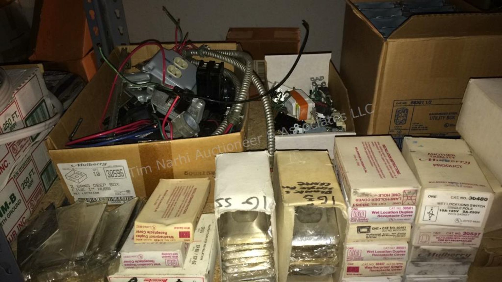 B: contents of shelves - electrical supplies - Image 9 of 26