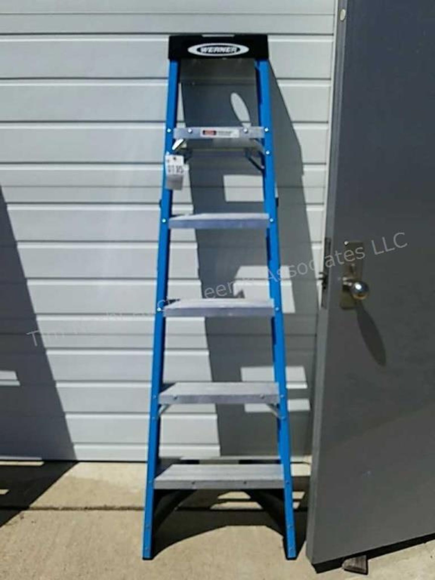 Werner 6' fiberglas step ladder model FS106