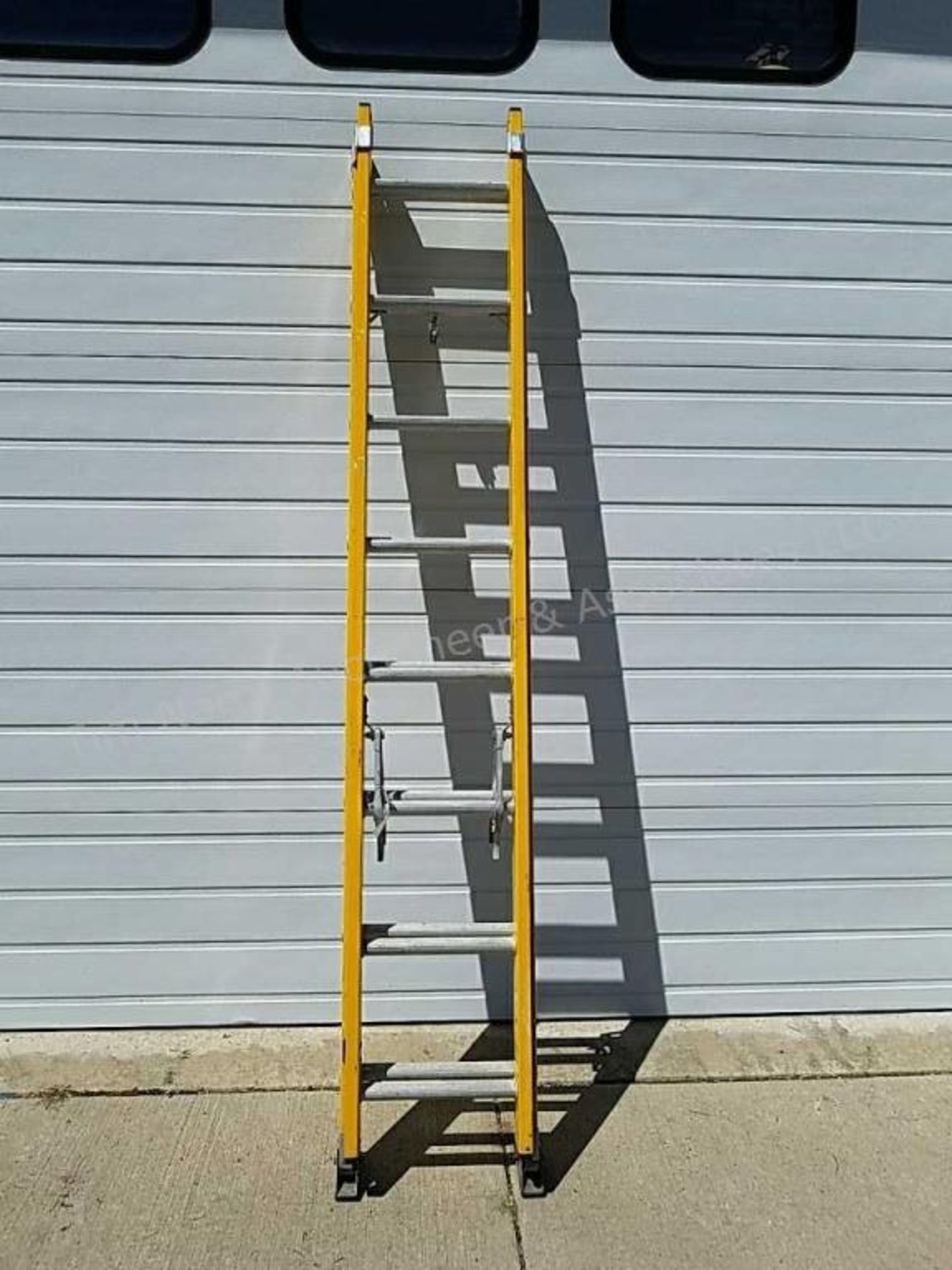 Bauer 16' fiberglas extension ladder