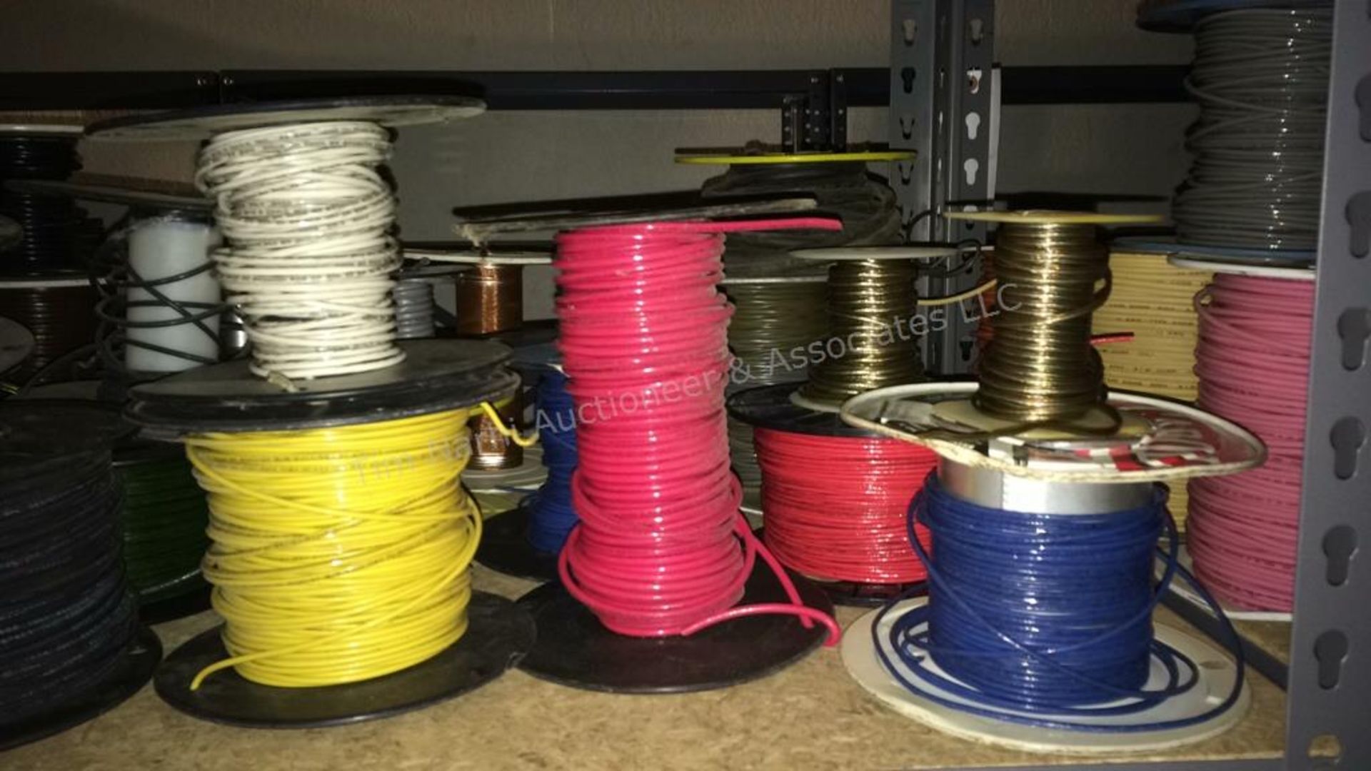 B: contents of 2 shelves - spools of wire - Image 2 of 40