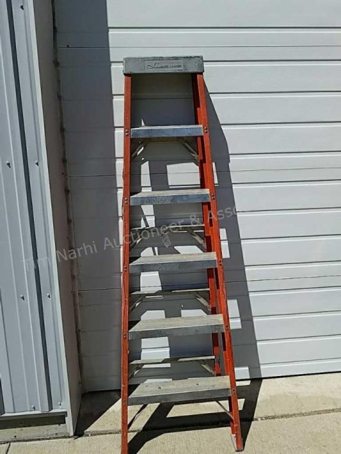 6' Louisville Ladder Co fiberglass step ladder