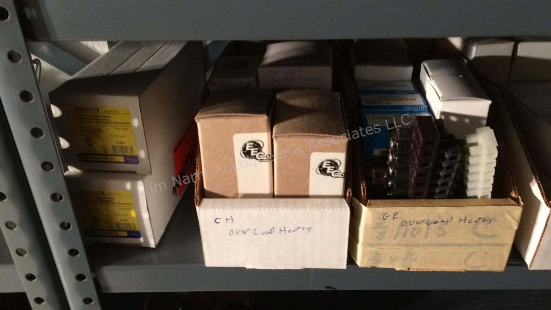 B: contents of two shelves – electrical supplies - Image 12 of 20