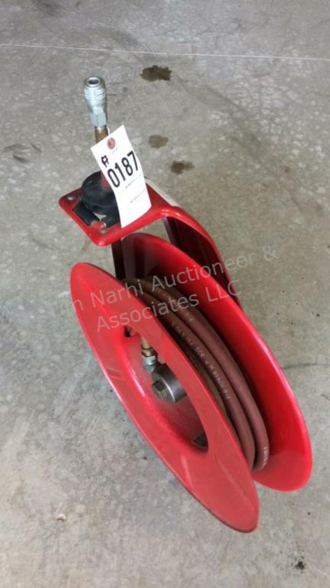 A: Large retractable speedaire airhose reel & hose