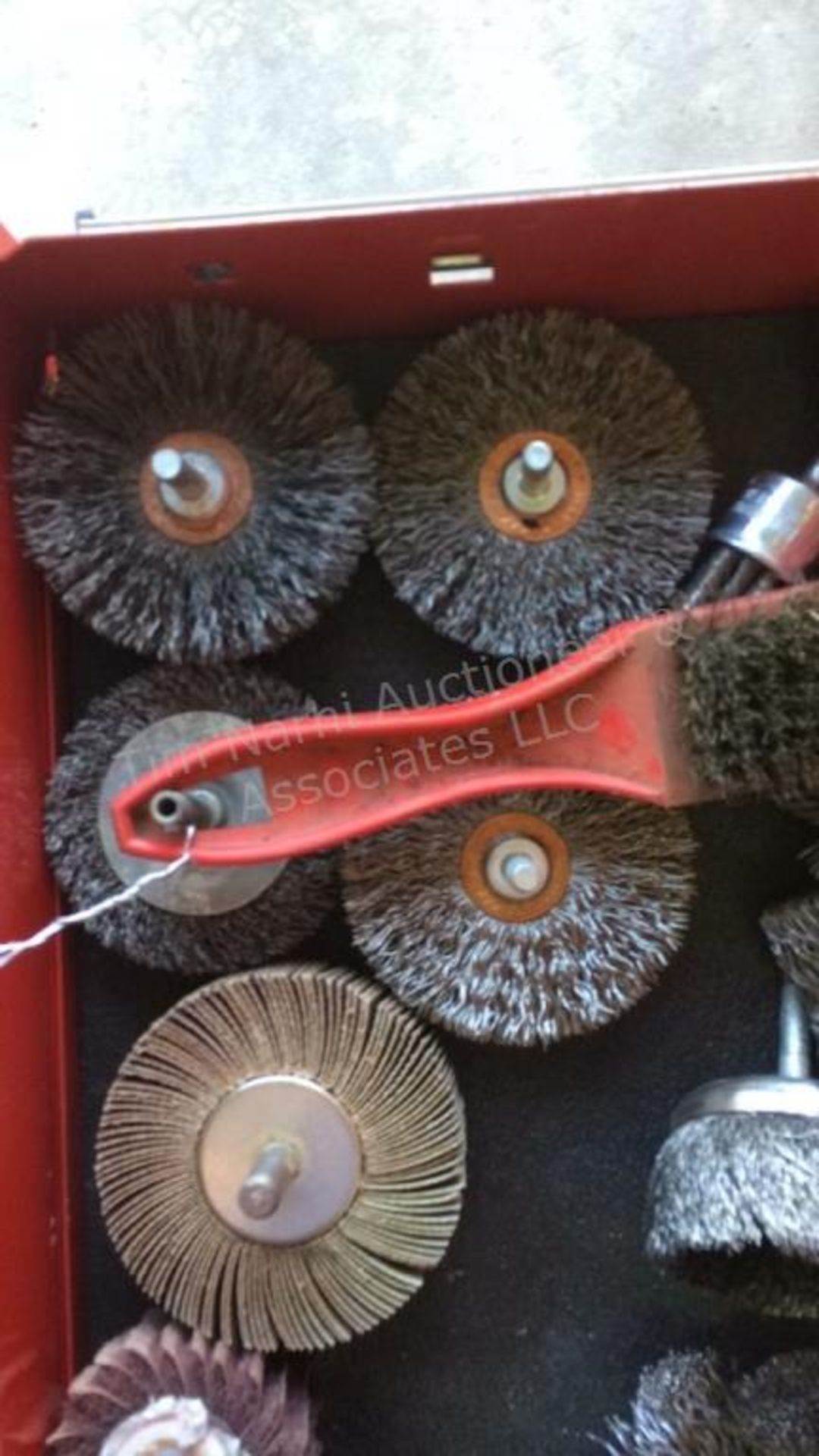 Wire brush & abrasive lot - Image 2 of 5