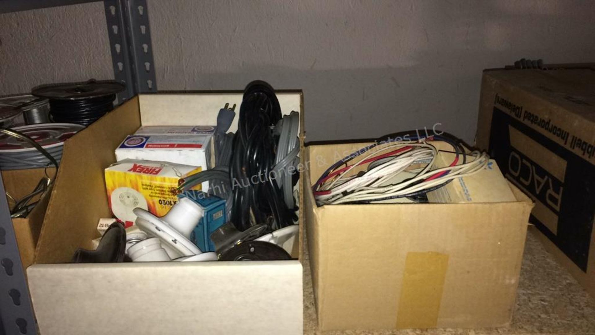 B: contents of shelves - electrical supplies - Image 8 of 26