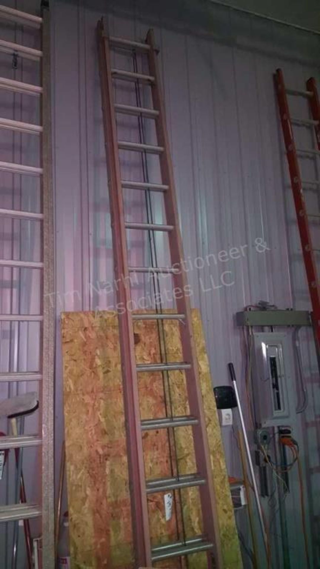 25' fiberglass extension ladder