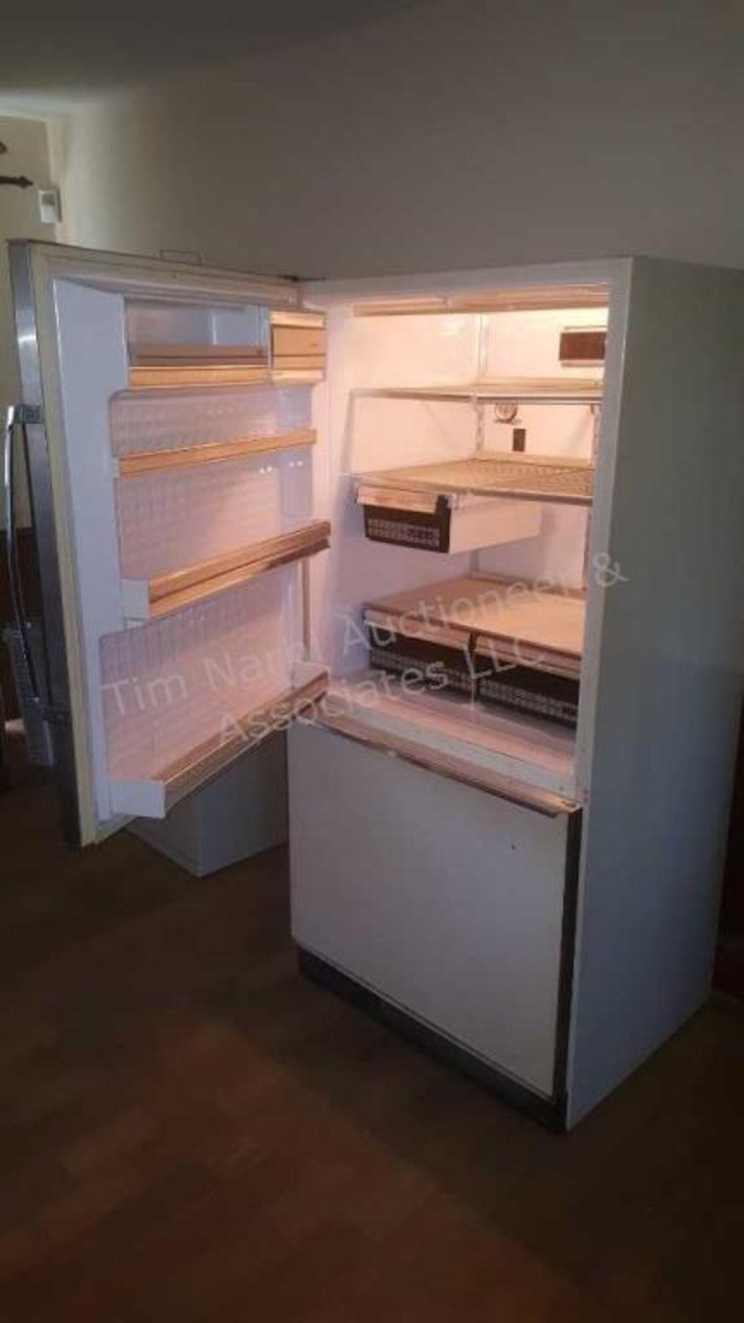 Amana 20 frost free fridge over freezer - Image 2 of 2
