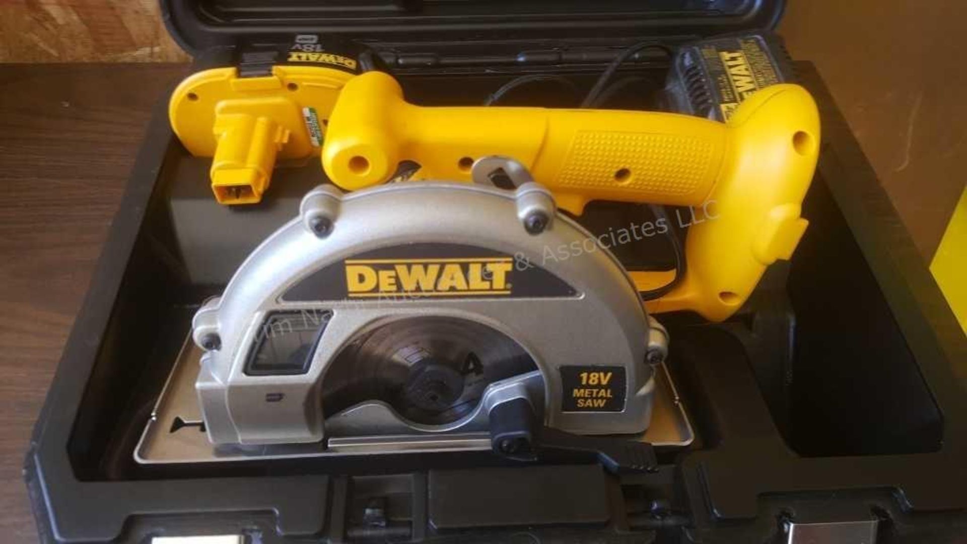 Dewalt 18v cordless saw - Image 2 of 4