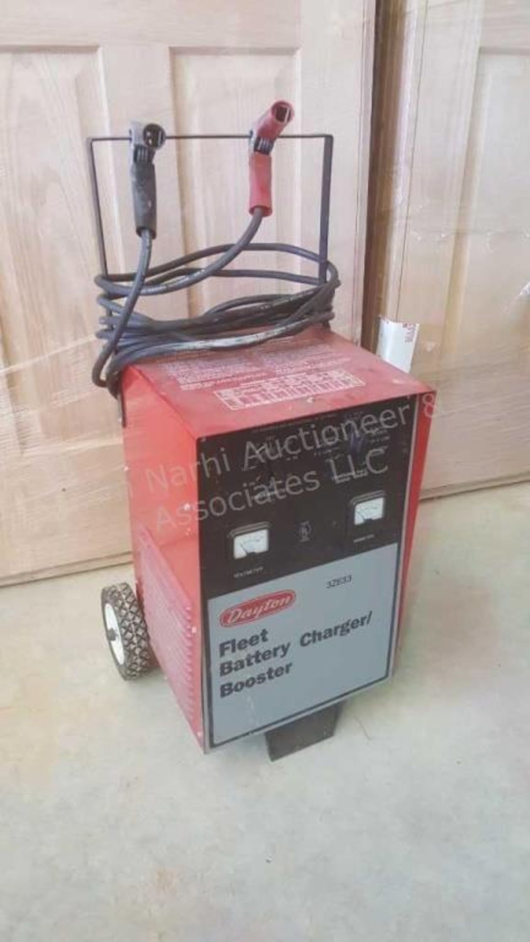 Dayton fleet battery charger/ booster