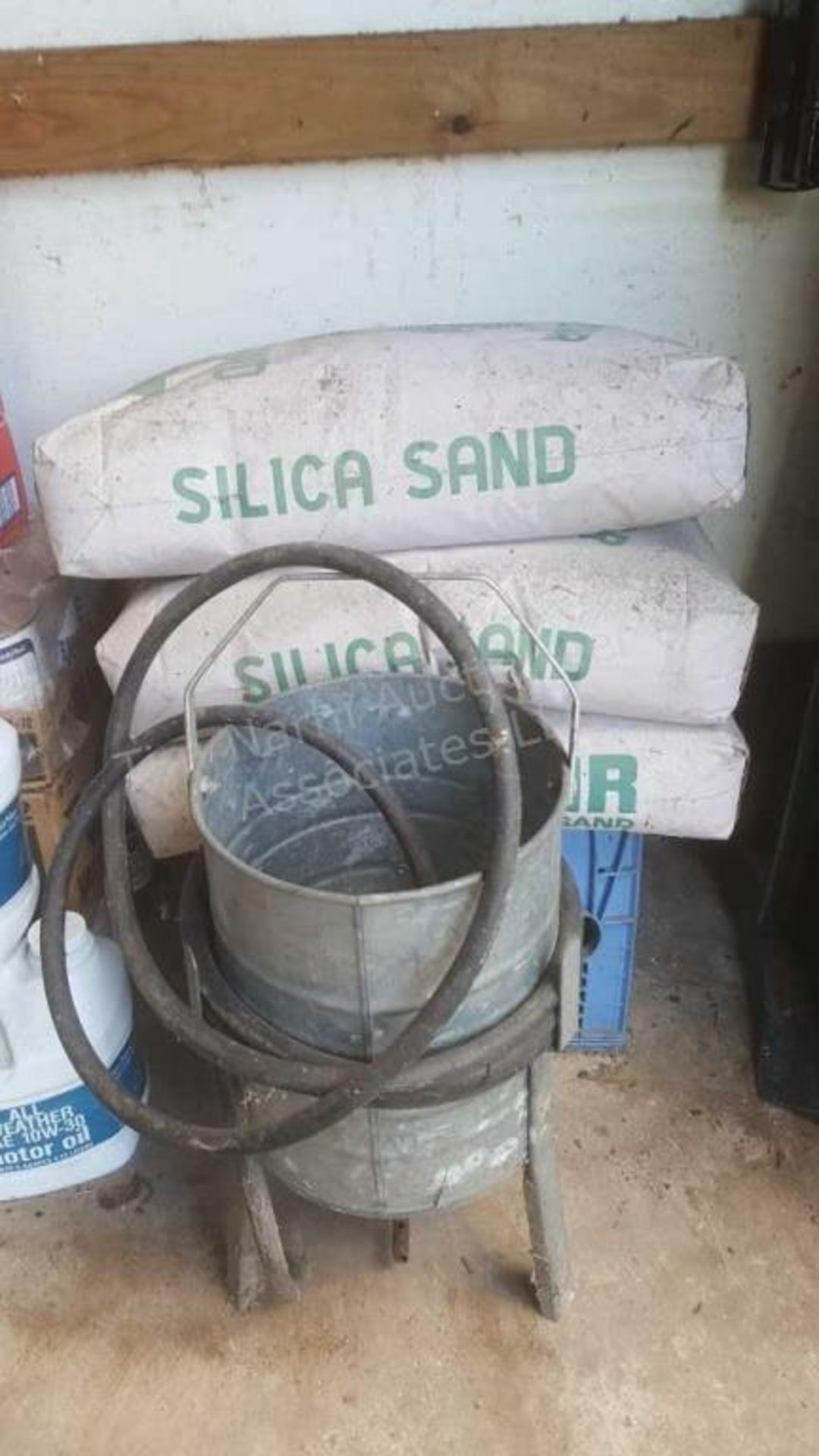 Sand blaster & 3 bags of silica media