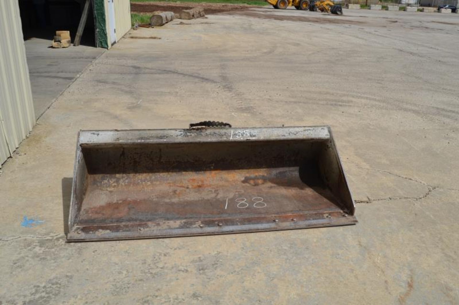 QUICK ATTACH BUCKET FOR 236 SKID STEER