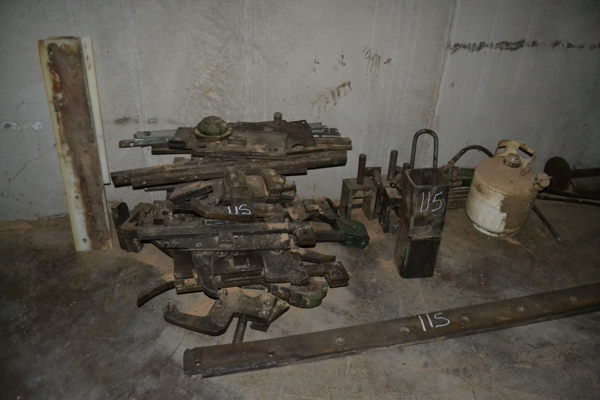 LOT OF MISCELLANEOUS PARTS