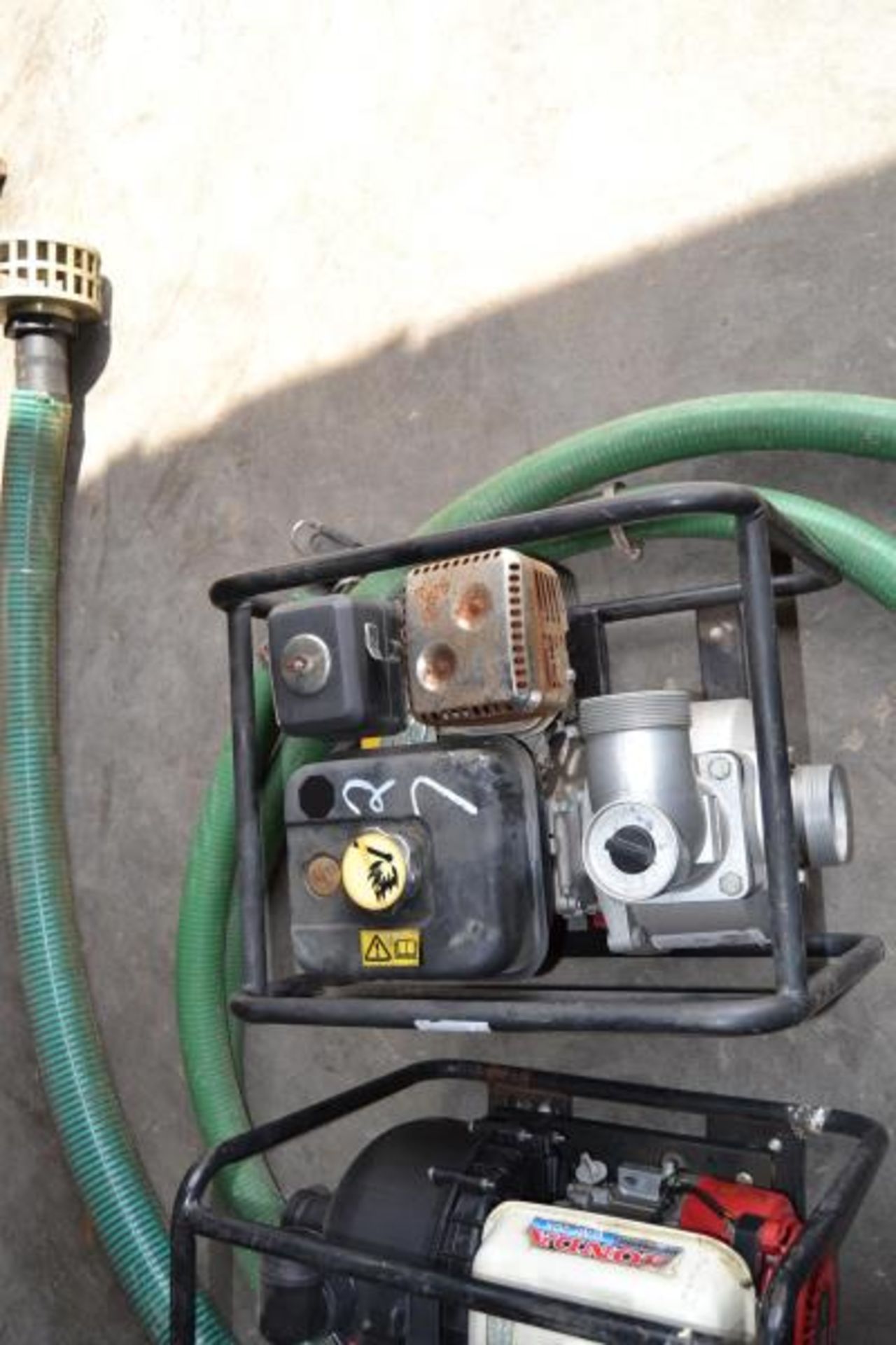 5 HP GAS TRASH PUMP W/SUCTION HOSE