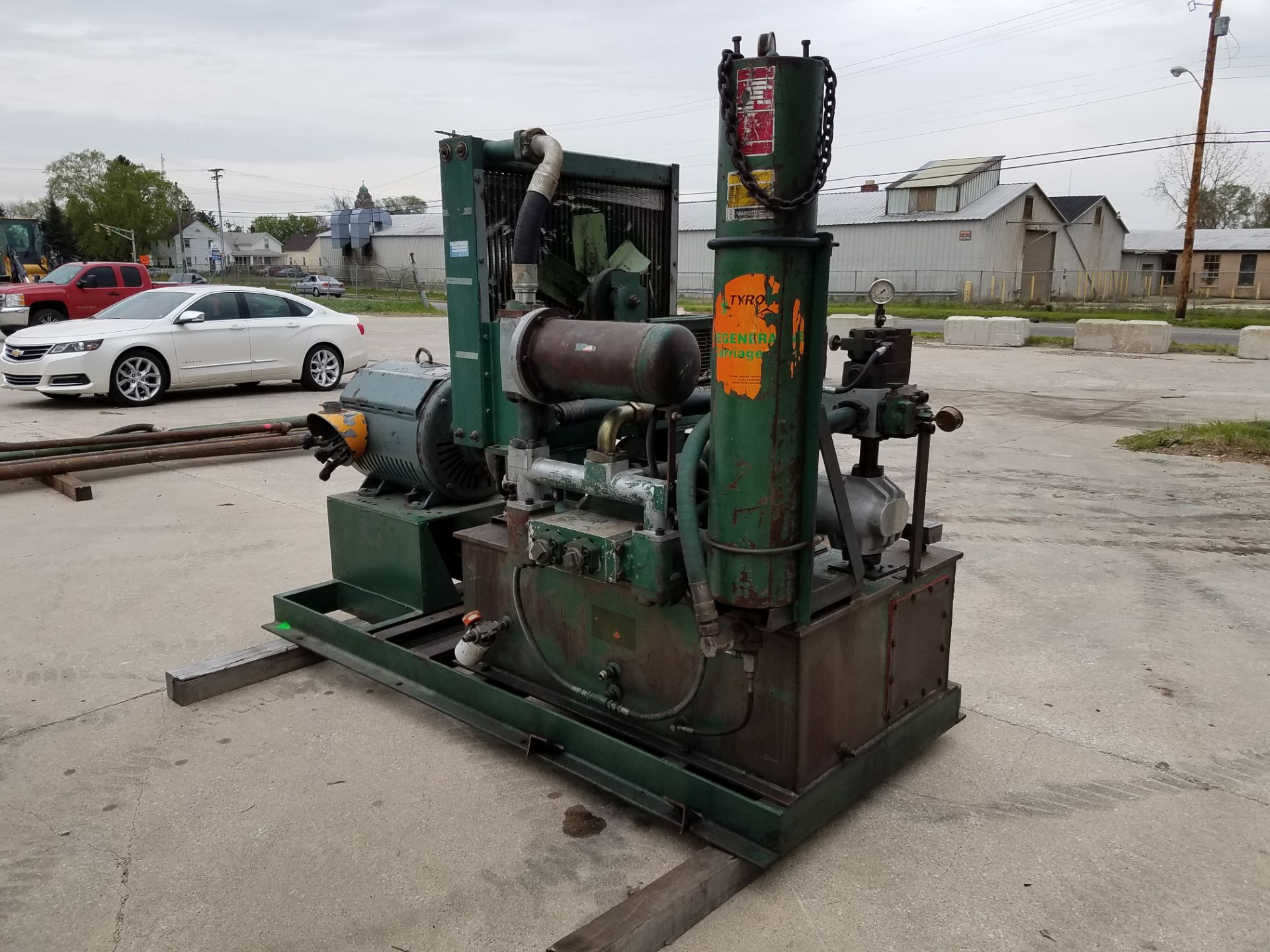 TYRONE BERRY 285 HYDRAULIC SHOTGUN FEED - Image 3 of 3