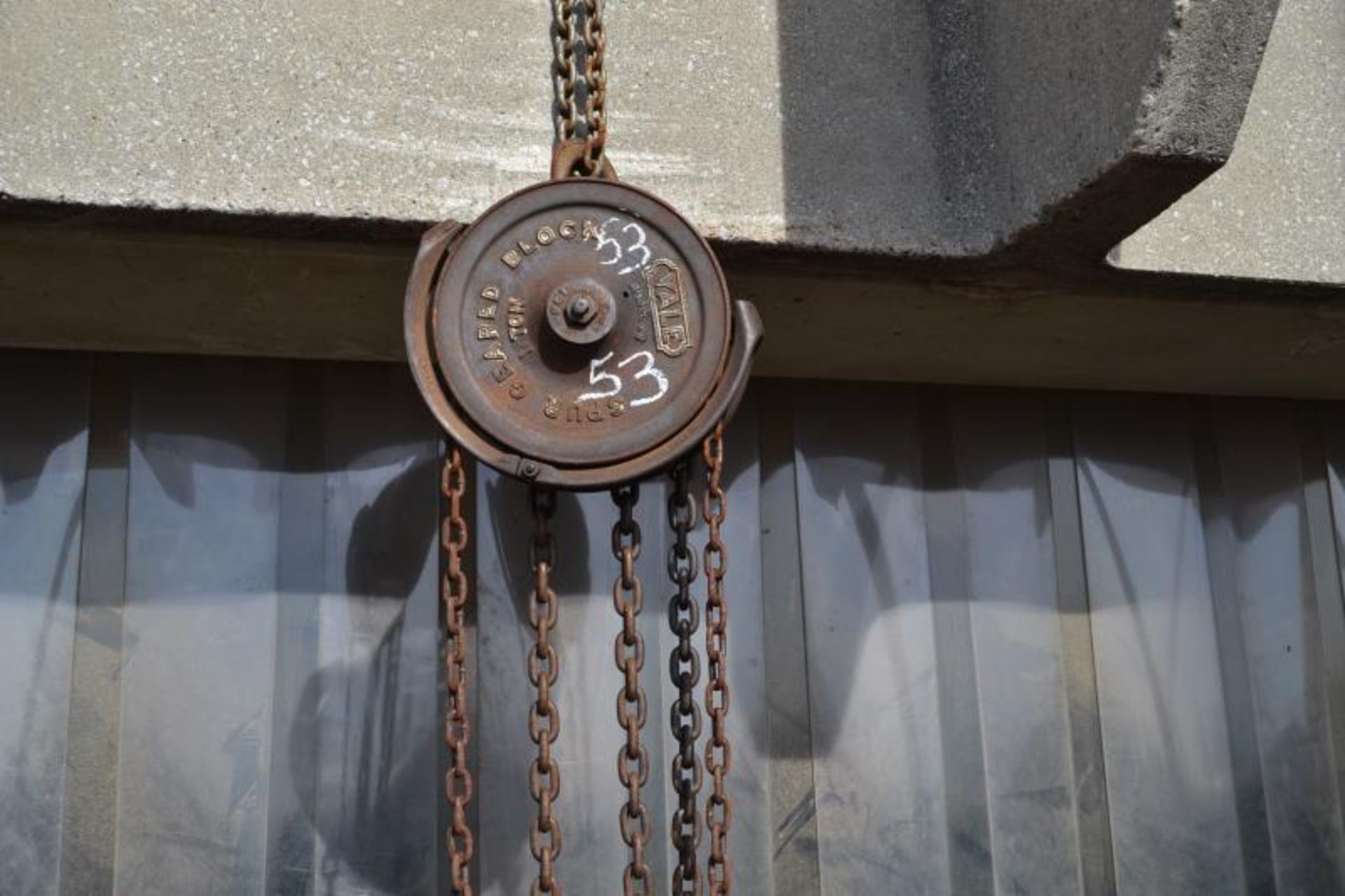 YALE 1 TON CHAIN HOIST