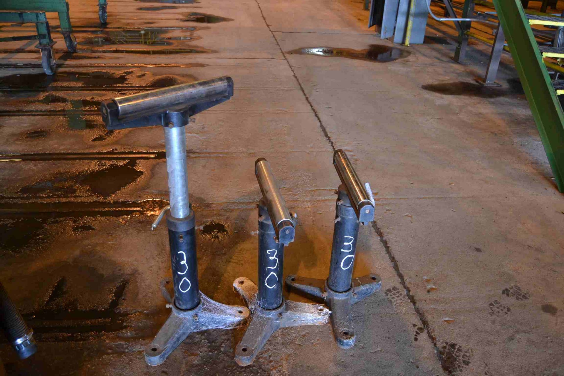 (3) PIPE STANDS