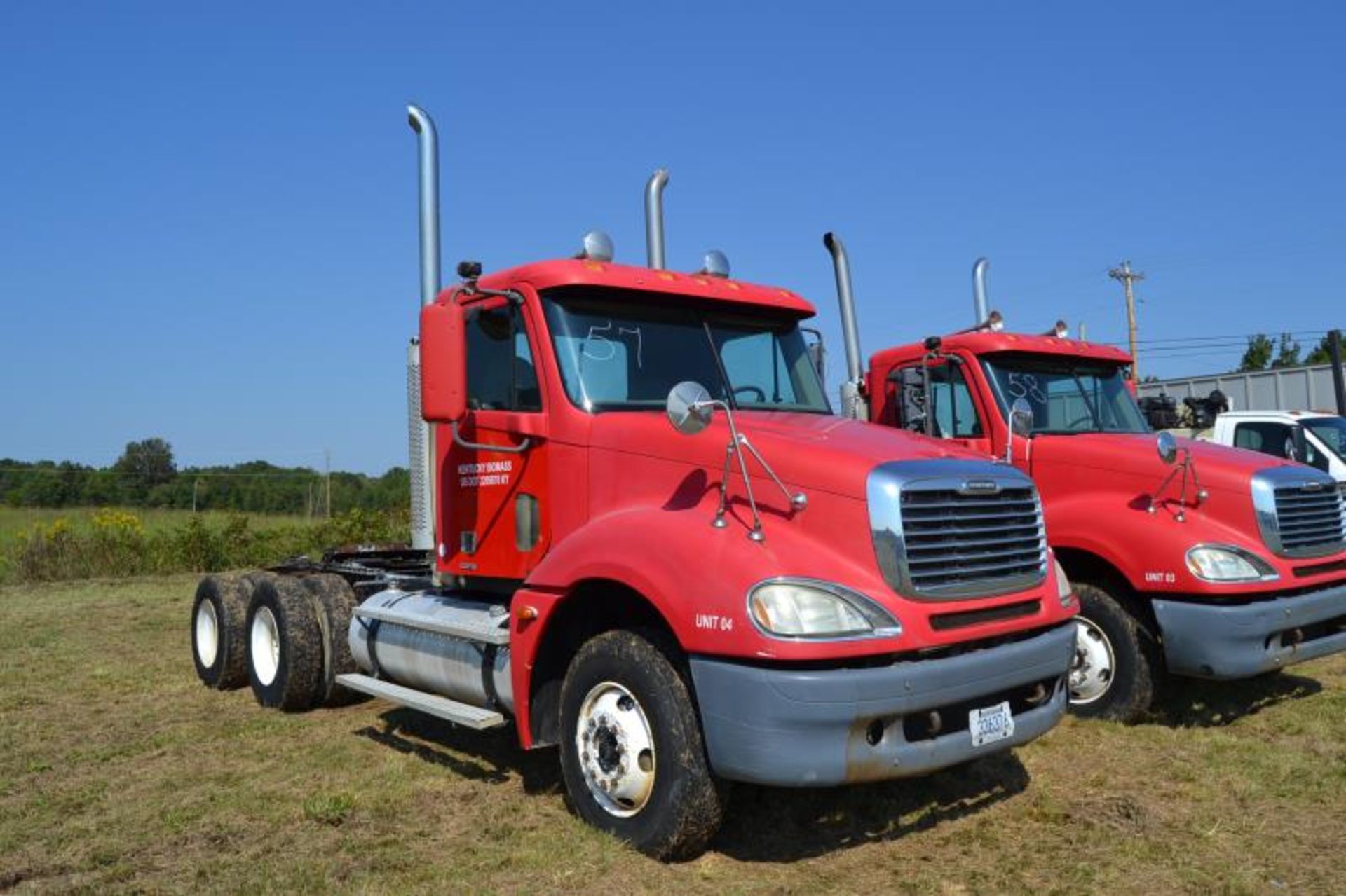 2005 FREIGHTLINER DAY CAB ROAD TRACTOR - Image 4 of 4