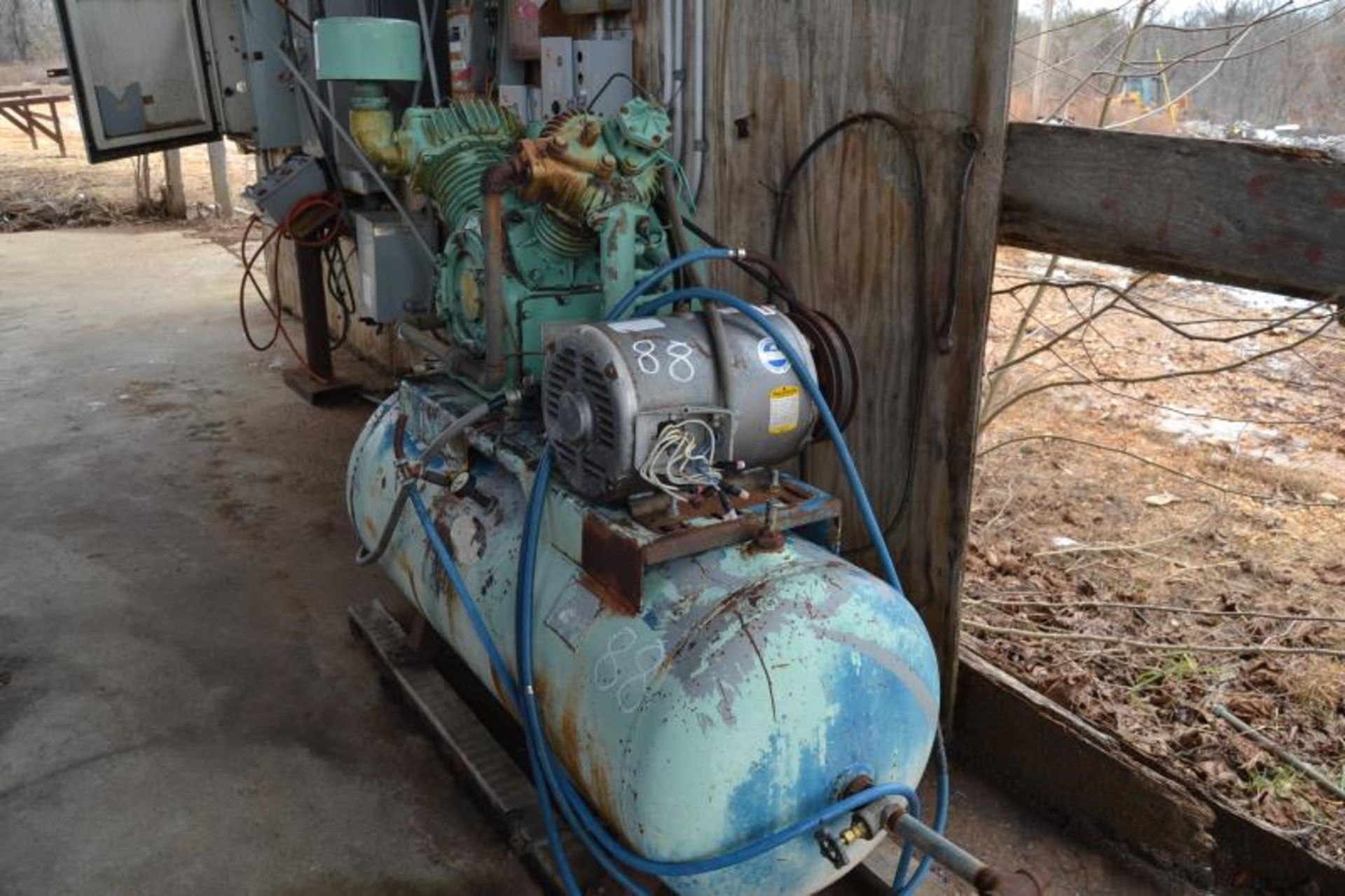 20 HP TANK MOUNTED AIR COMPRESSOR - Image 2 of 2