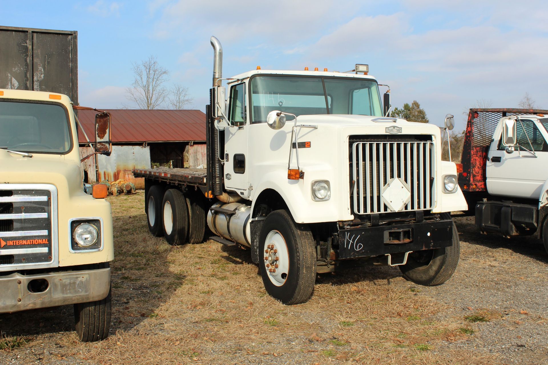 1985 AUTOCAR TANDEM AXLE FLATBED TRUCK - Image 4 of 4