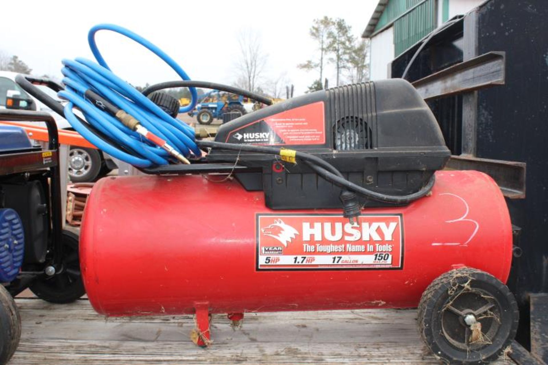 17 GALLON HUSKY AIR COMPRESSOR