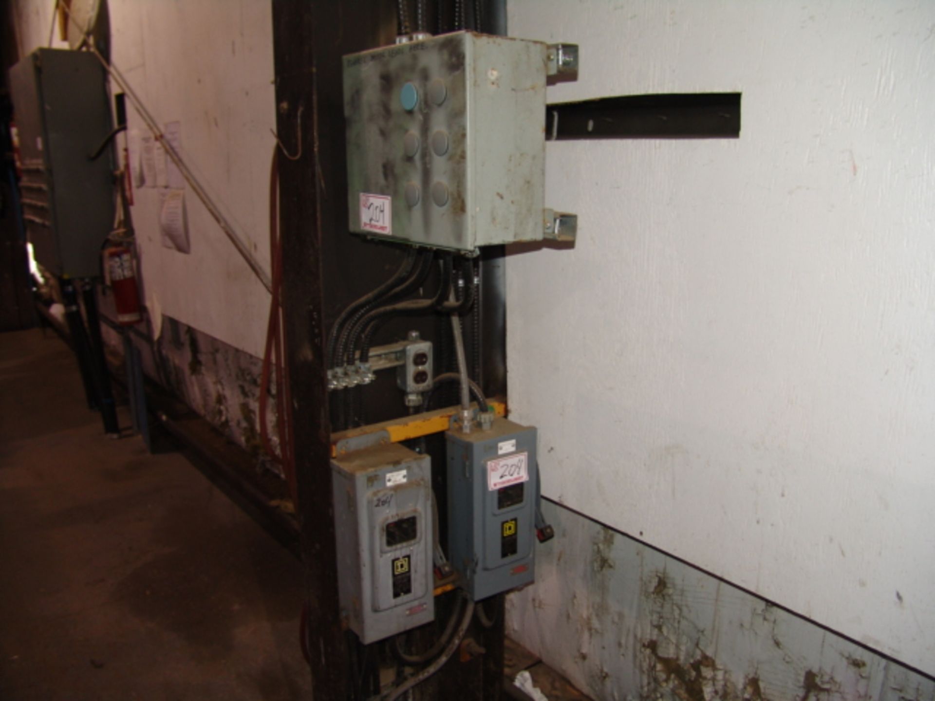 (2) SQUARE D 30 AMP SWITCHES & JUNCTION BOX