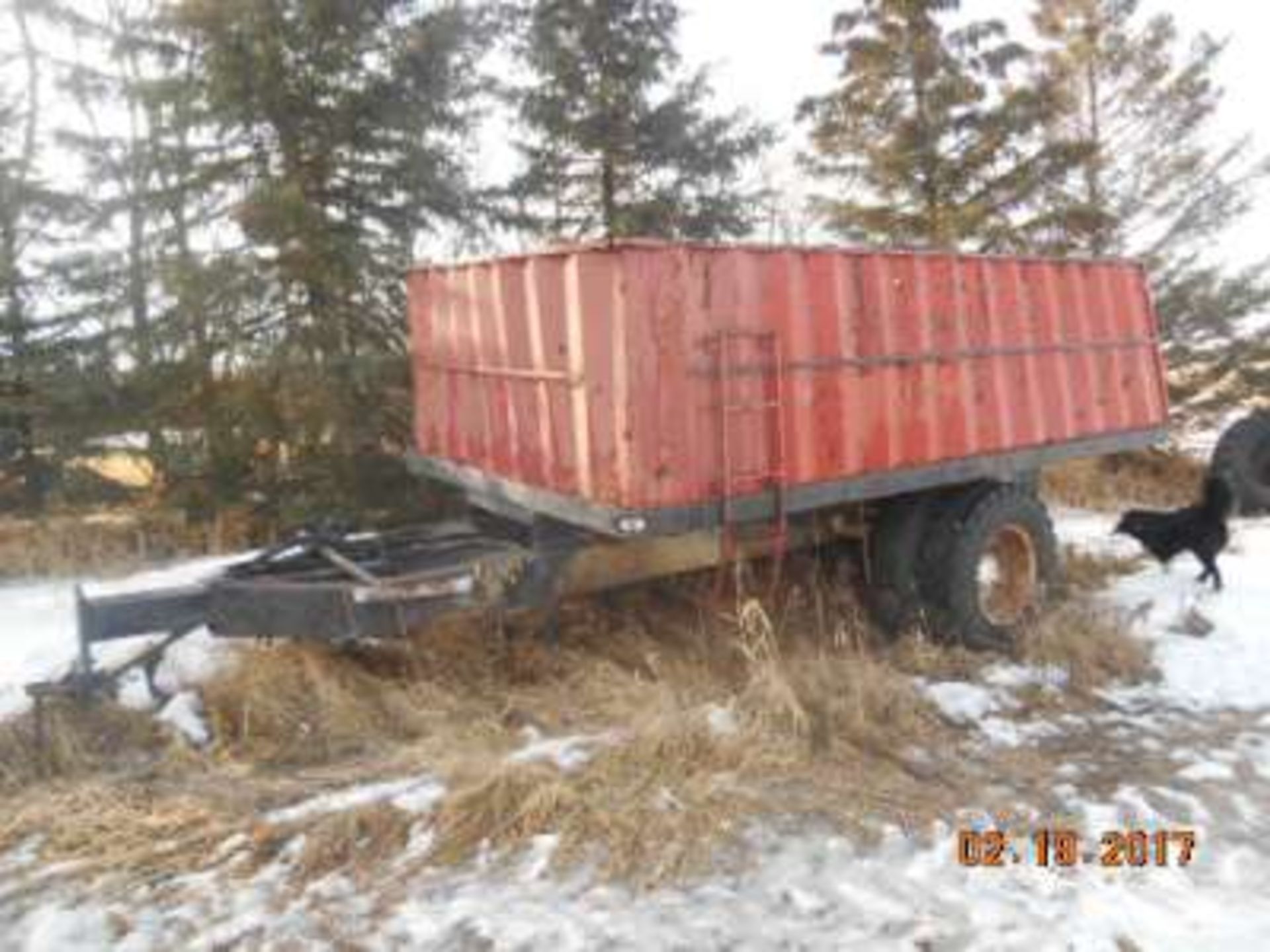 14ft grain box on trailer, hyd lift