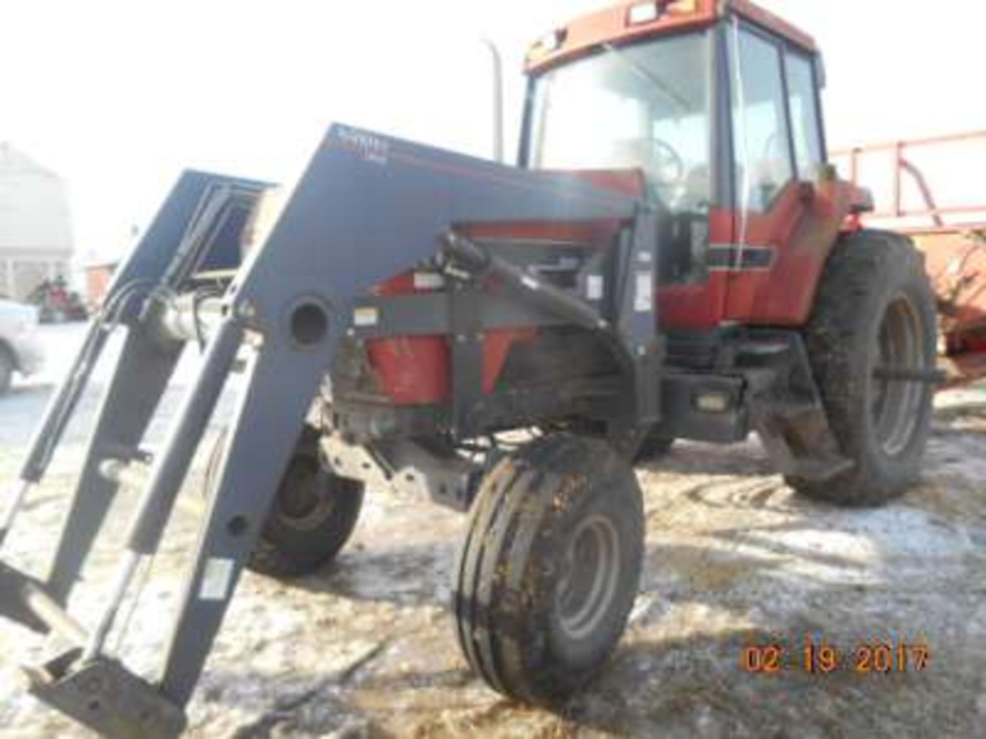 Case INT 7110 tractor, power shift, 8978hrs, 20.8x38 tires,Buhler 795 FEL & Grapple fork, bale