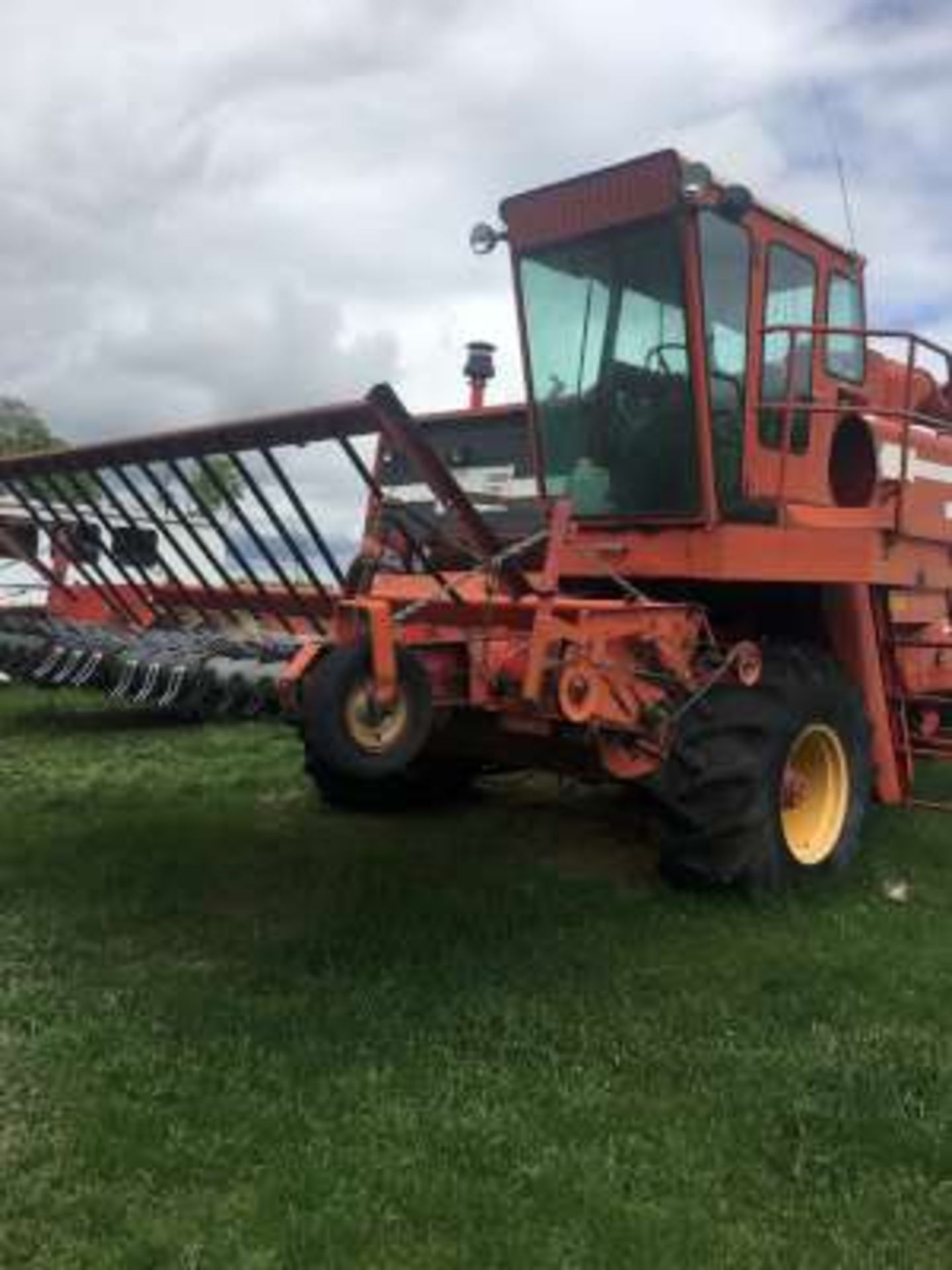 MF 750 Combine for parts (good motor, good pick-up and new rear tires)