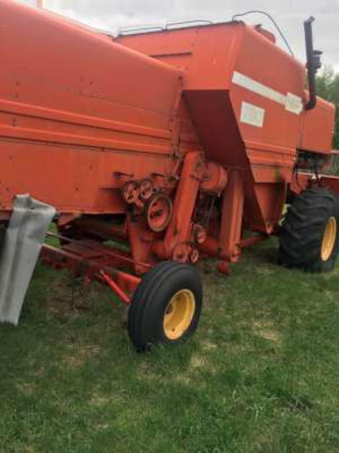 MF 750 Combine for parts (good motor, good pick-up and new rear tires) - Image 3 of 4