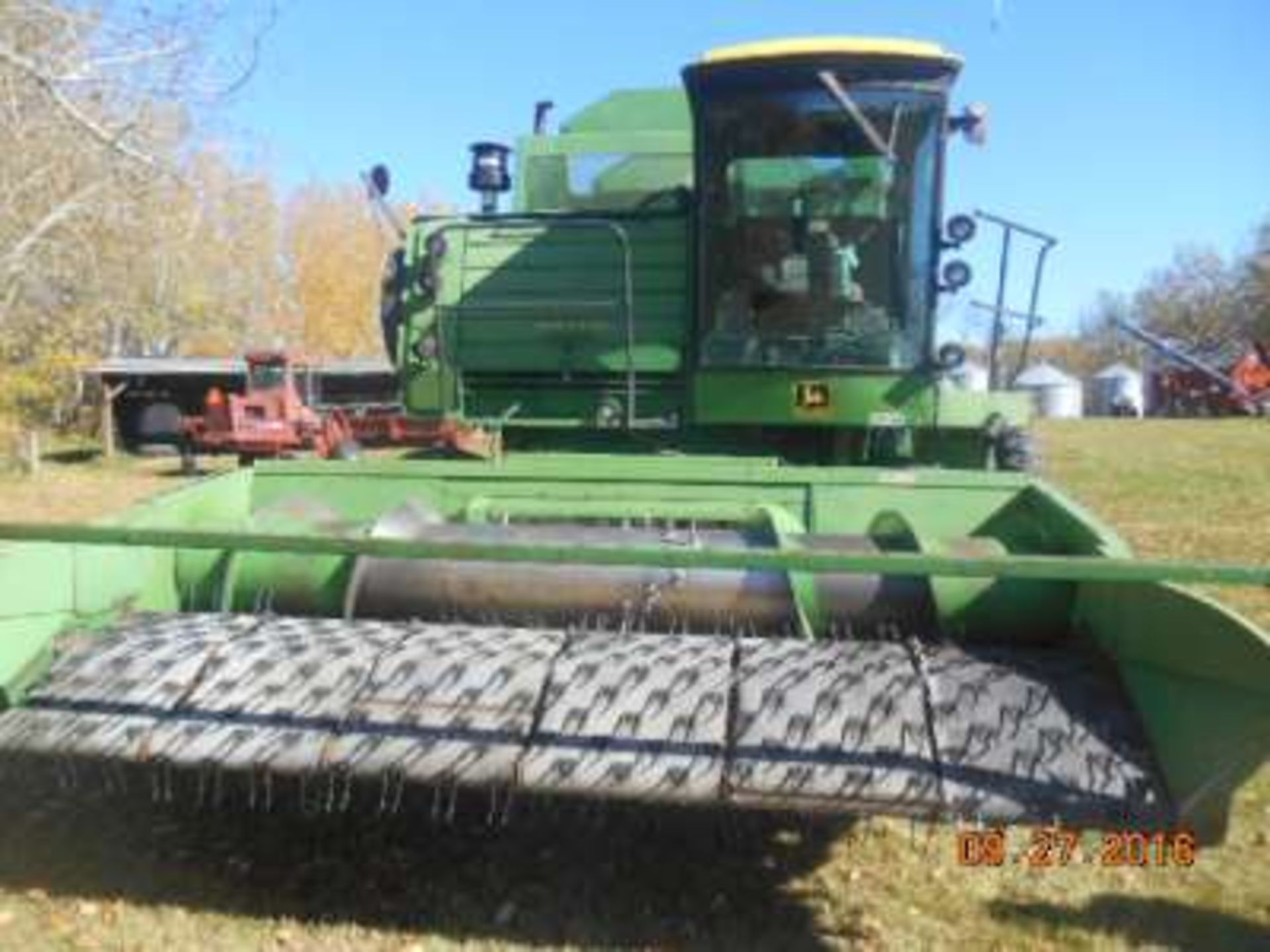 1980 JD 7720 S.P. combine, cab, chopper, like new tires, 3 roller pickup, 4000hrs - Image 2 of 3